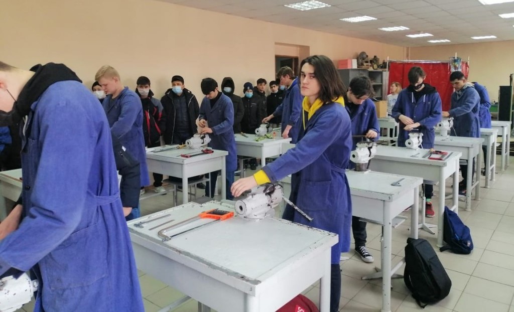 Астраханским выпускникам сложно устроиться на работу по специальности