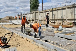 Реконструкцию Комсомольской набережной планируют завершить ко Дню города