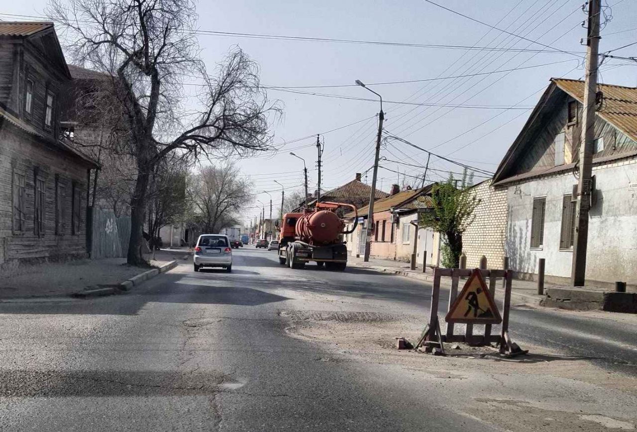 Администрация Астрахани наэкономила на ремонт еще трех улиц