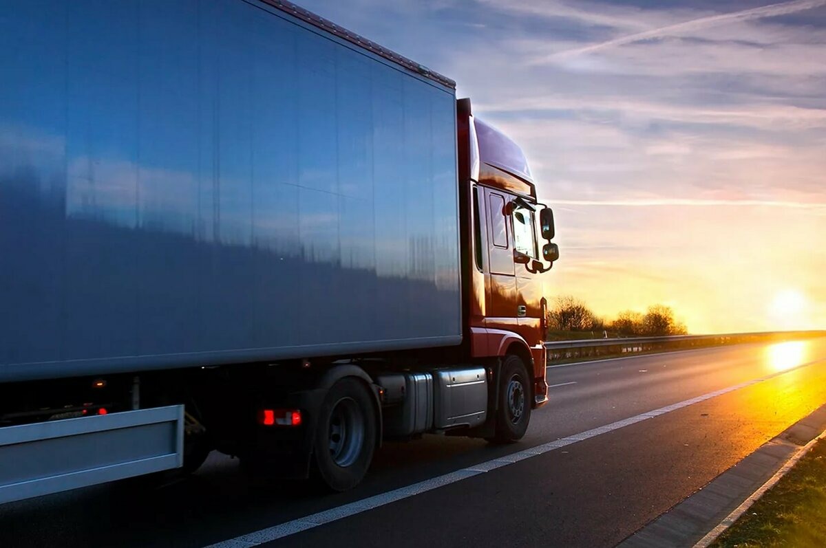 Плавится асфальт: грузовикам ограничили движение по астраханским трассам