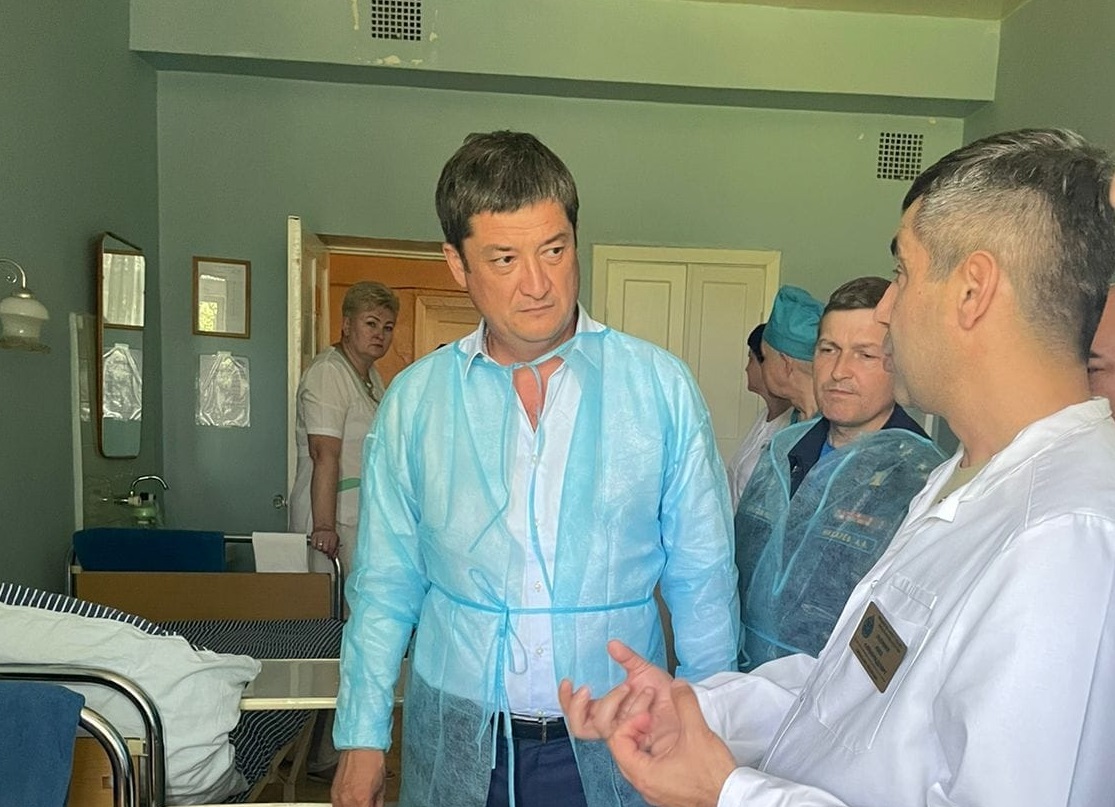 Депутат Госдумы Ринат Аюпов посетил военный госпиталь в Ахтубинске