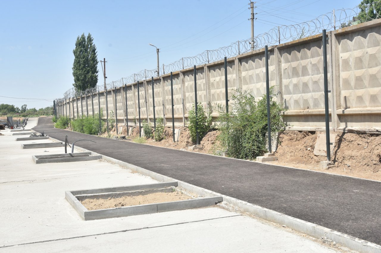 На Комсомольской набережной появятся туалеты, тропинки и качели | АРБУЗ