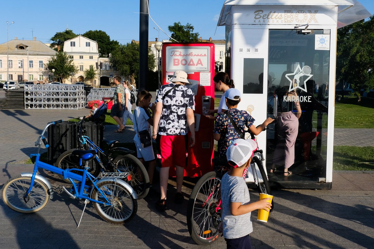 С микрофоном в руке: в Астрахани появились караоке–боксы | 11.07.2022 |  Астрахань - БезФормата