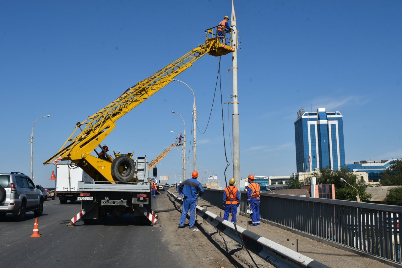 На Новом мосту впервые со времен перестройки ремонтируют освещение