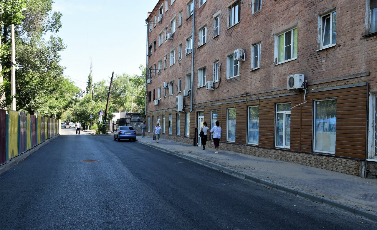 Астраханцам напомнили, как выглядела улица Ляхова до ремонта