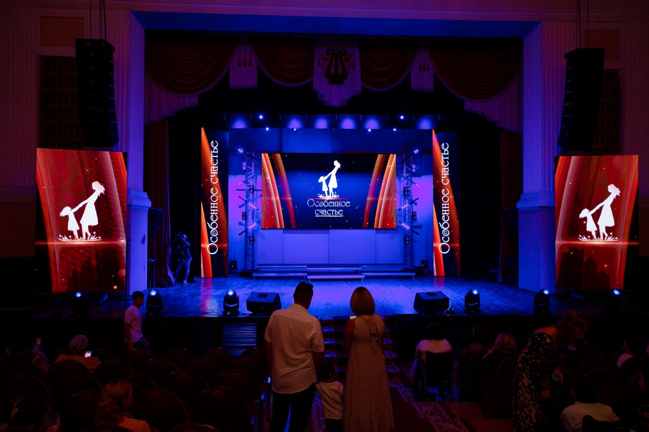 В Астрахани на всероссийском уровне состоялась церемония вручения премии «Особенное счастье»