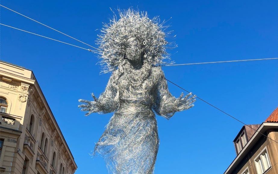 В Праге появился странный арт-объект, посвященный Украине