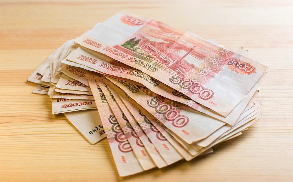 Астраханцам рассказали, где искать зарплаты от 150 тысяч рублей