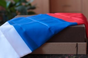 Астраханцам хотят предложить вывесить в окнах российские флаги