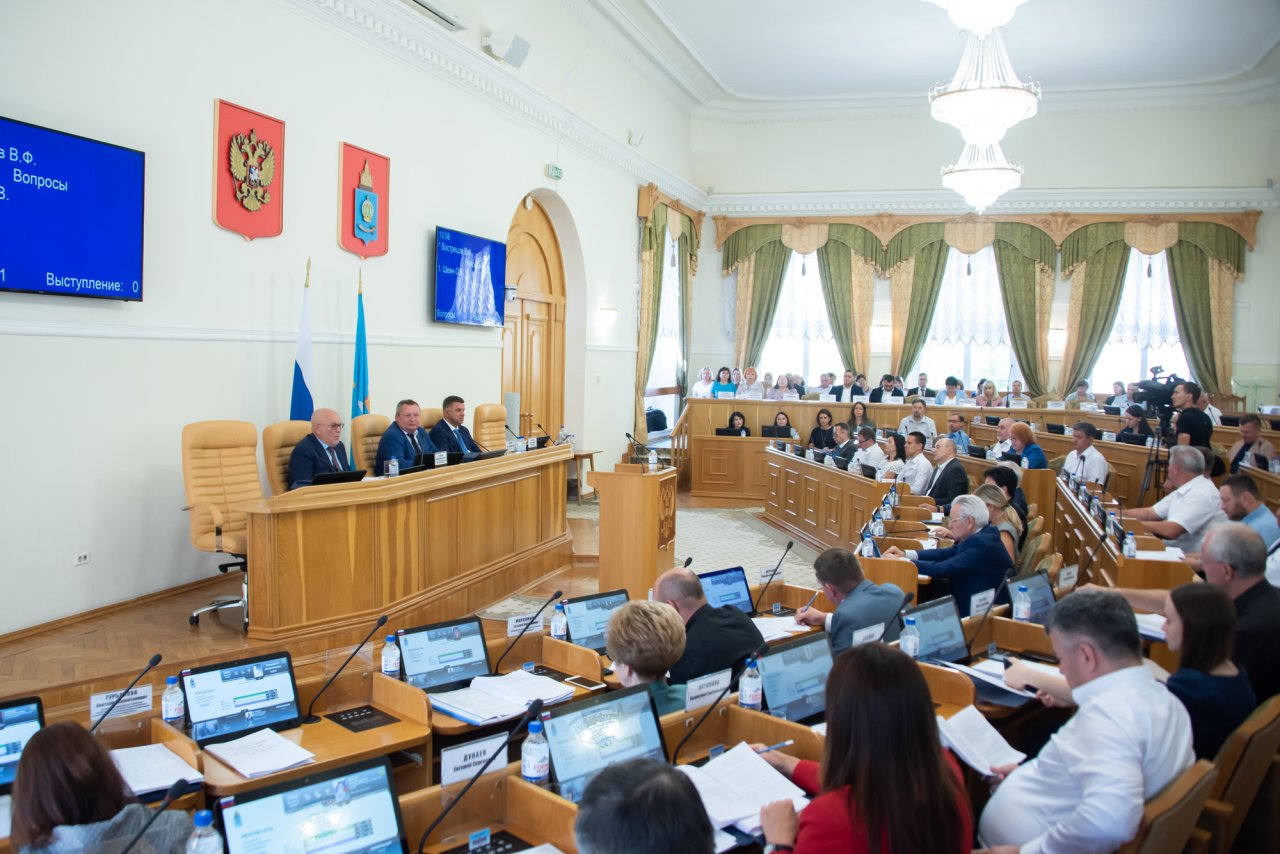 Астраханские депутаты будут начинать заседания с Гимна России