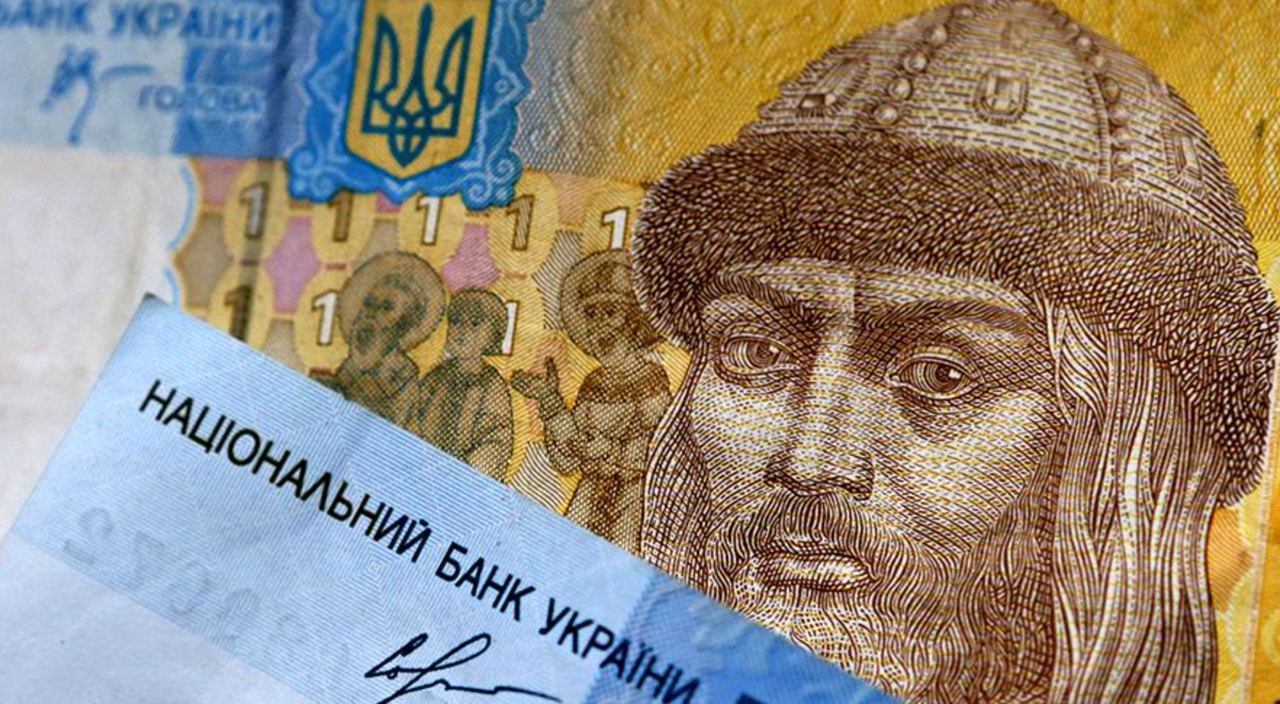 На Украине сообщают об отказе ведущего банка страны выдавать иностранную валюту и обслуживать валютные счета