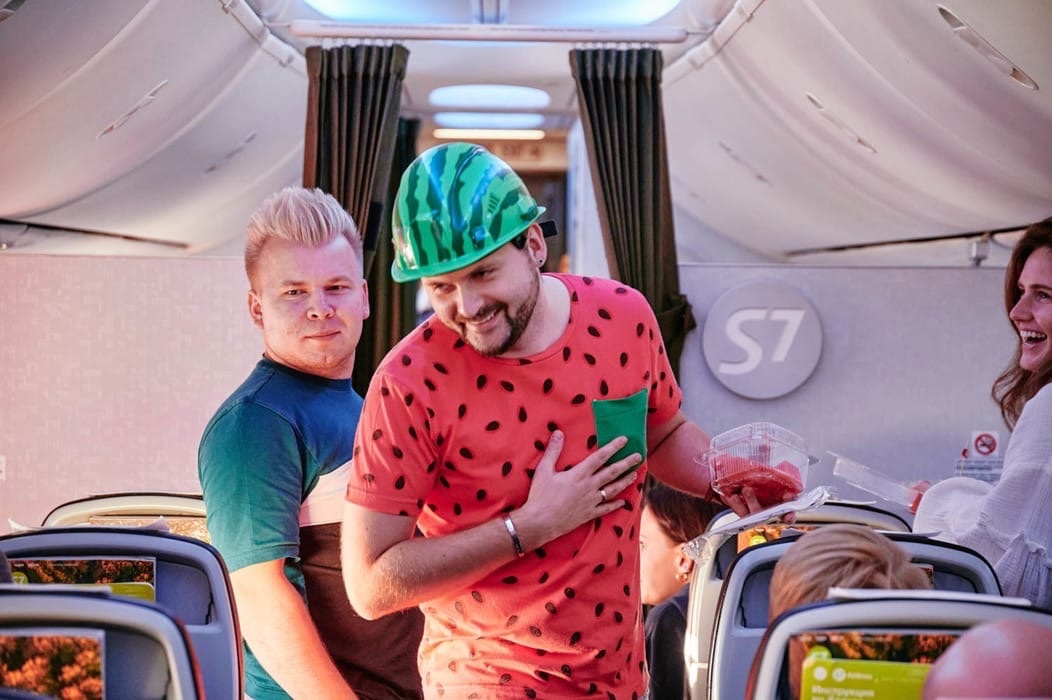 Пассажиры рейса Астрахань — Москва установили мировой рекорд по поеданию арбуза в небе