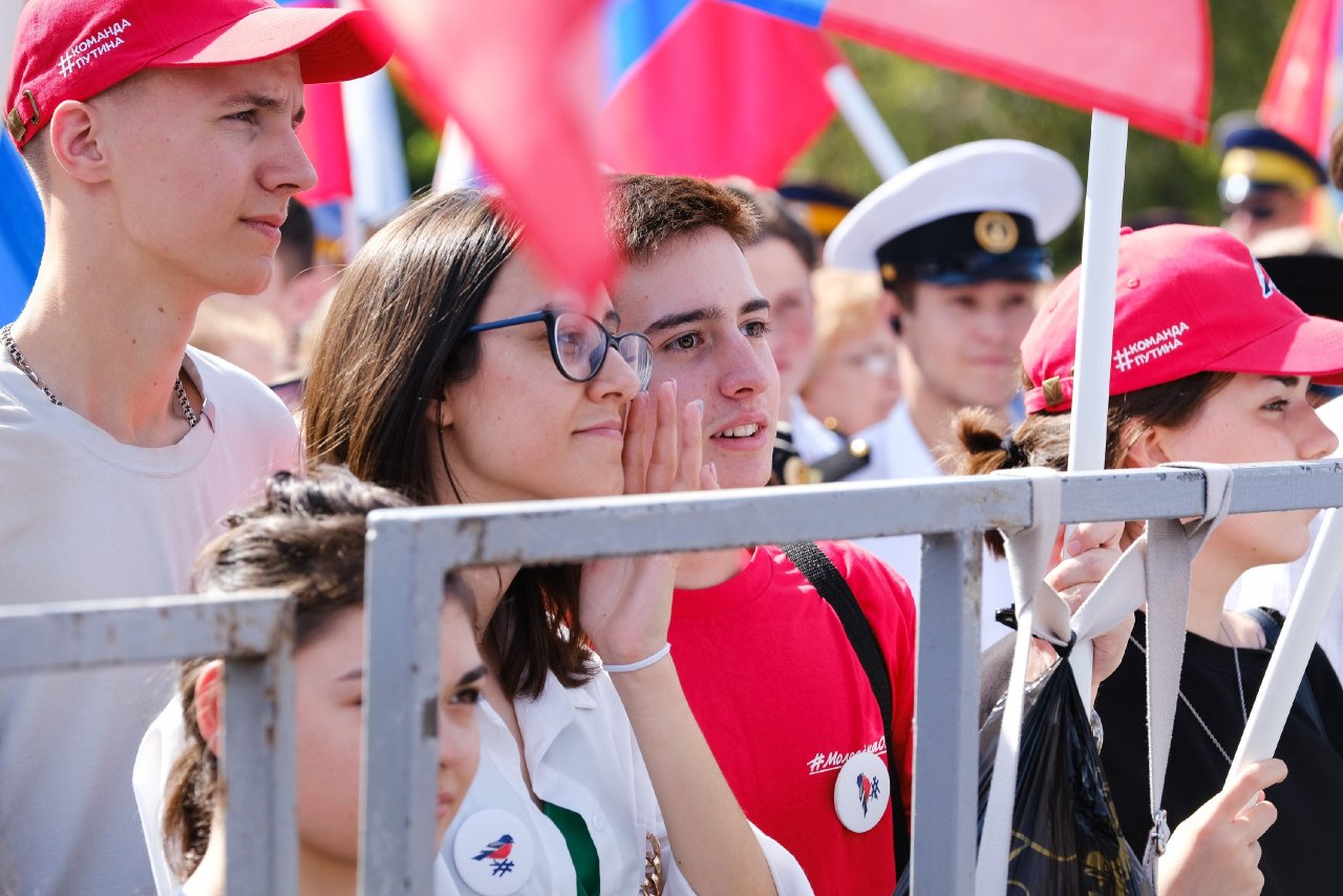 Новый путь к миру: в Астрахани прошел митинг «Своих не бросаем»