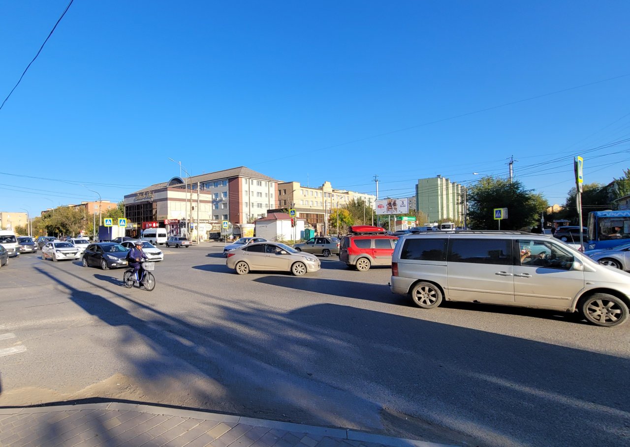 Астрахани выделяют деньги на установку светофоров со стрелками на опасных перекрестках