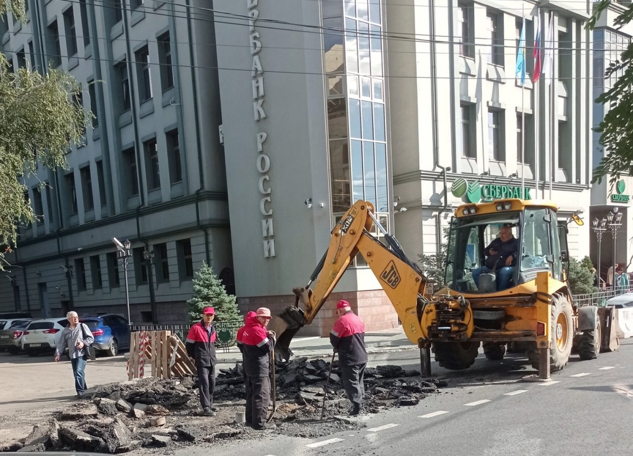 Свежий асфальт на улице Кирова уже раскопали коммунальщики