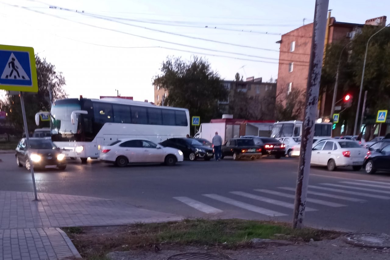 Аварии парализовали движение по улице Яблочкова