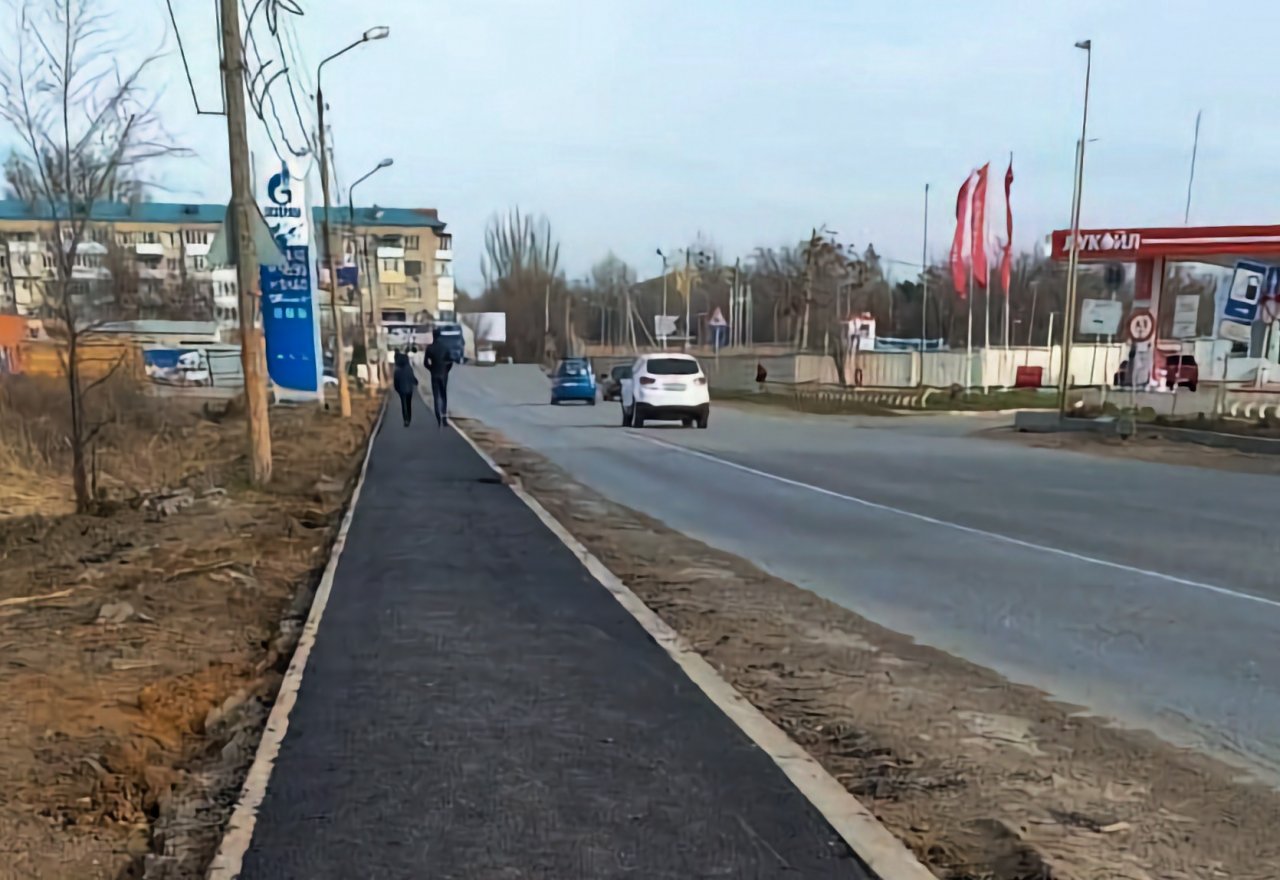 На окраинах Астрахани появляются новые тротуары