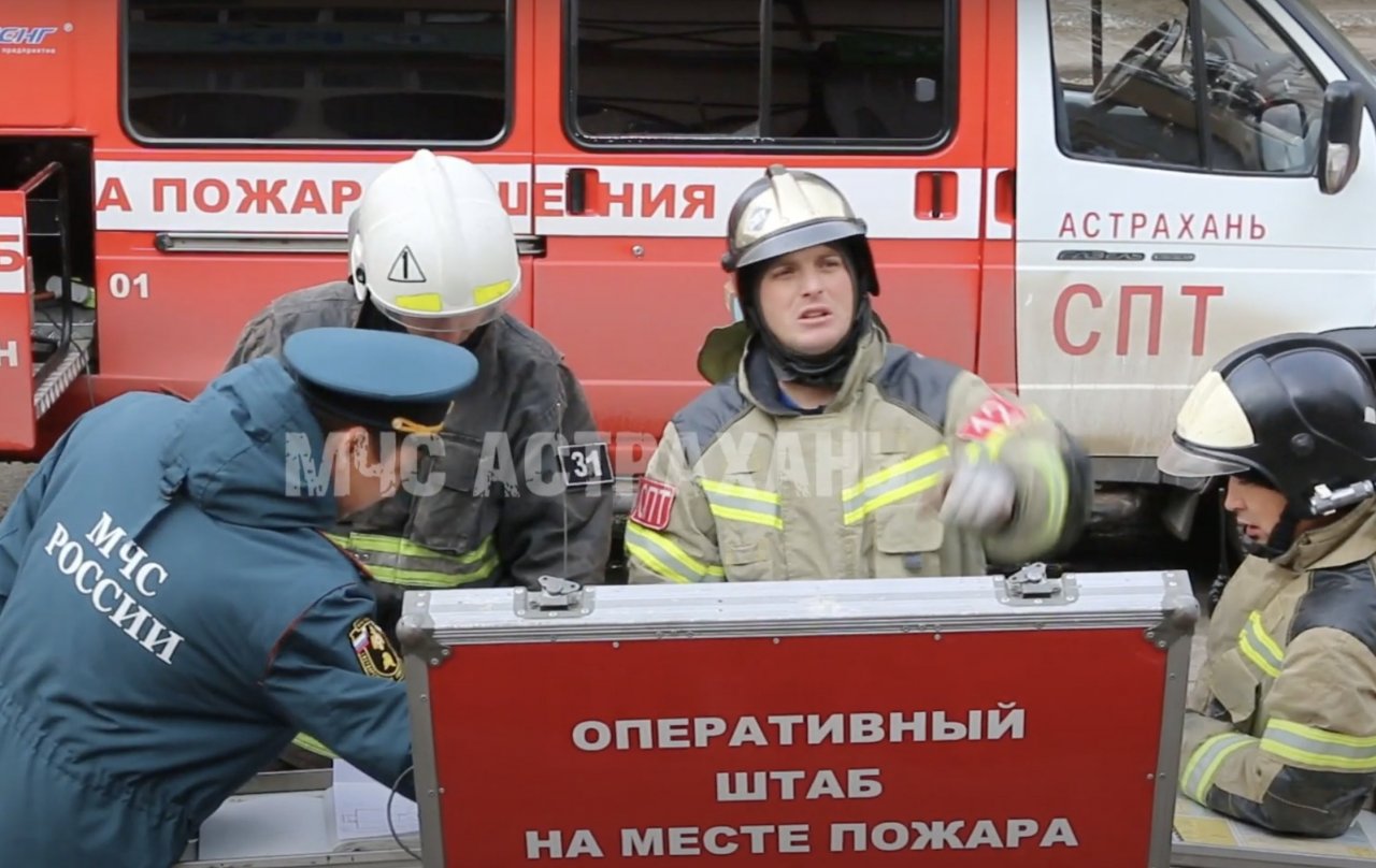 Оперативный штаб на пожаре. Пожар в ТЦ. Пожар в торговом центре простор Астрахань. Пожар в просторе,Астрахань.