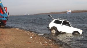 В АЦКК «Нива» съехала в реку и утонула вместе с водителем и пассажиром