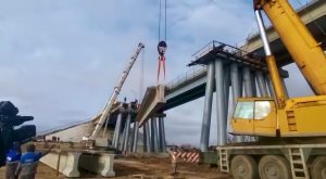 За ремонт моста через Белый Ильмень активно взялся новый подрядчик
