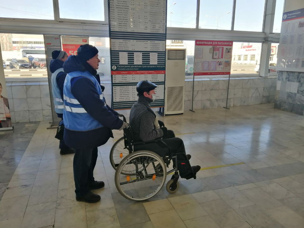 Услугами сопровождения на вокзалах Астраханского региона ПривЖД с начала 2022 года воспользовались около 1,5 тыс. маломобильных граждан