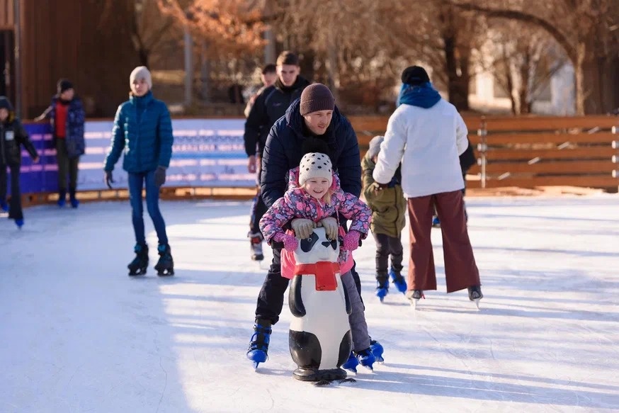 В Астраханском кремле прошли благотворительные катания на коньках