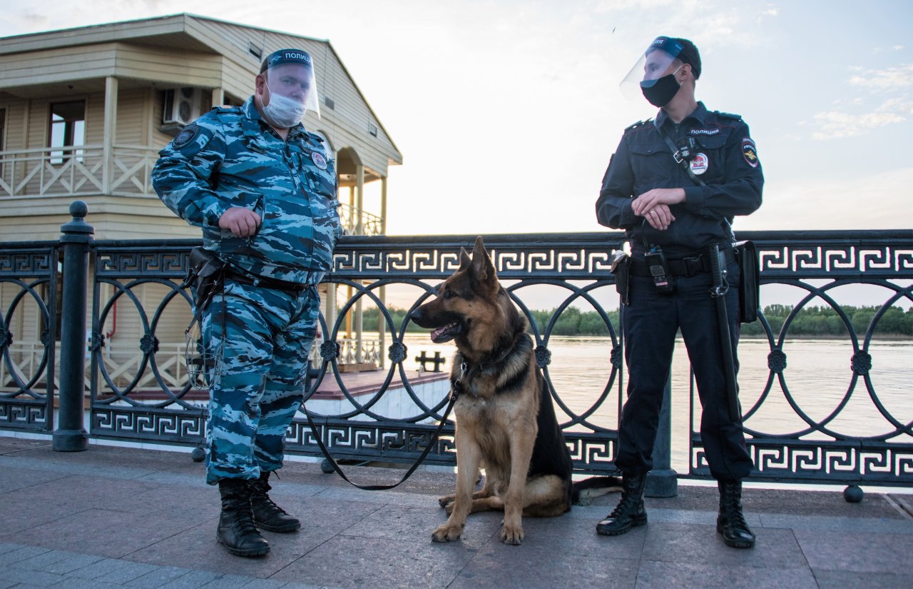 Астраханских чиновников попросили быть на постоянной связи с силовиками