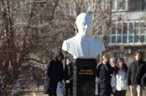 Памятник Муслиму Магомаеву появился в Нариманове