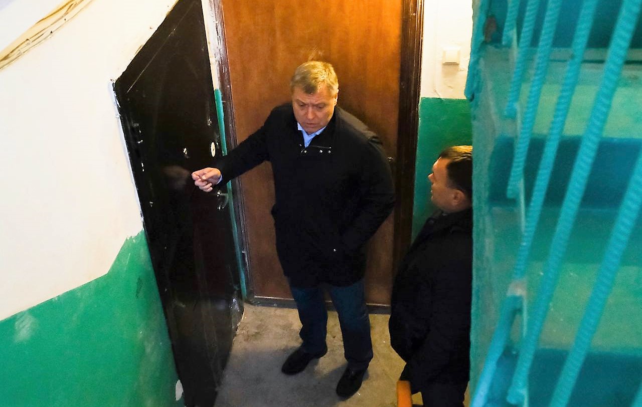 Игорь Бабушкин побывал камызякской пятиэтажке, где взорвался газ