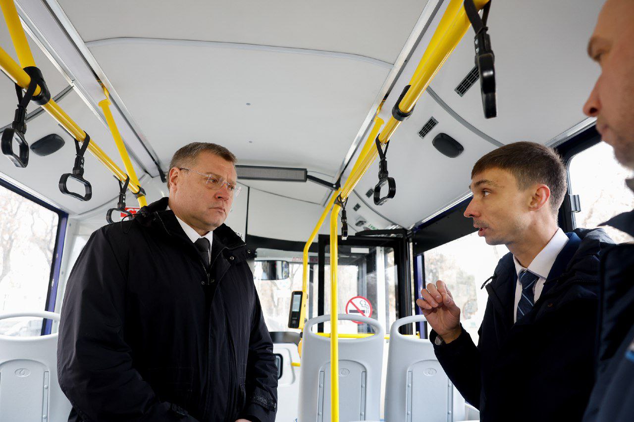 Игорь Бабушкин прокатился на новом автобусе вокруг Астраханского кремля