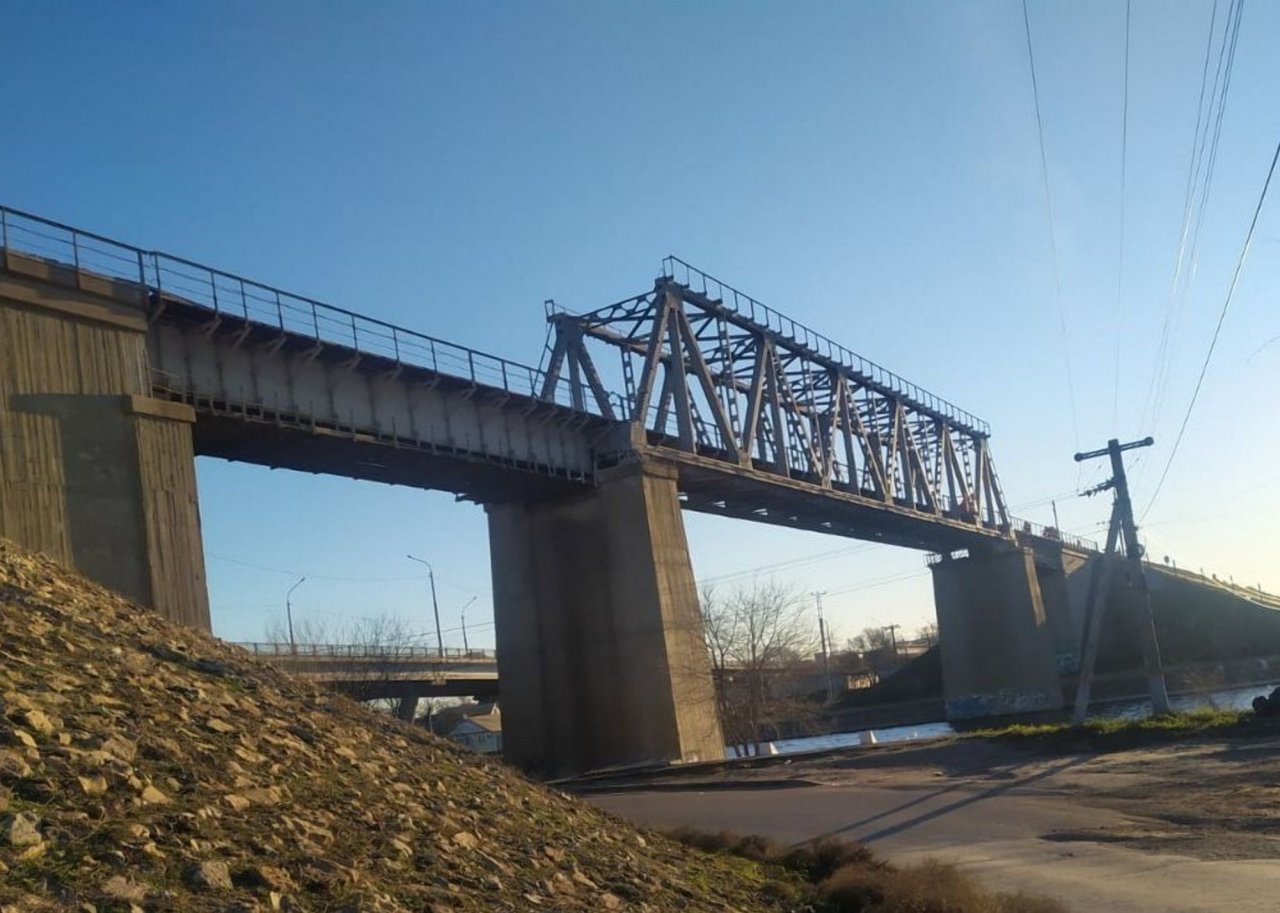 Завершен ремонт железнодорожного моста в Астрахани