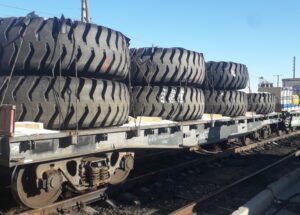 Карьерные самосвалы «БелАЗ» впервые доставлены по железной дороге в Астрахань