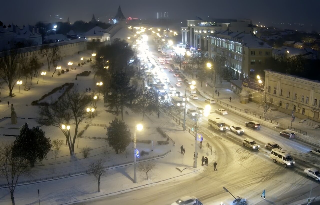 Снегопад привел к диким пробкам в Астрахани
