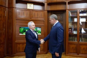 Астраханский губернатор наградил депутата за успешную работу