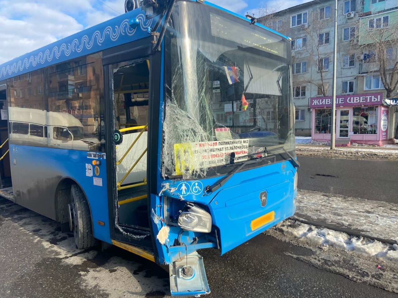 Разбитый автобус ЛиАЗ