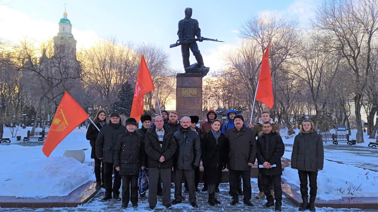Астраханцы отметили годовщину установления Советской власти в городе