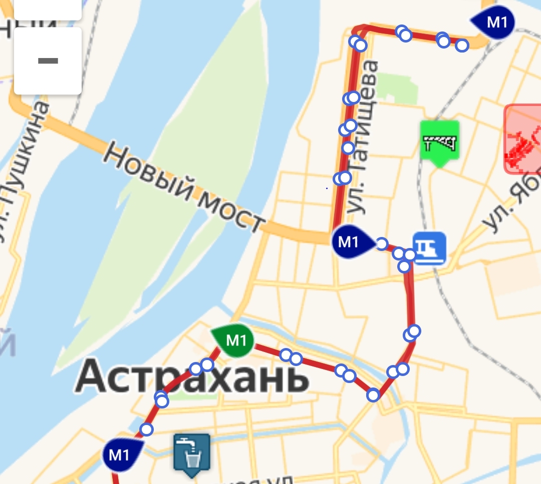 Автобусы маршрута М1 в приложении