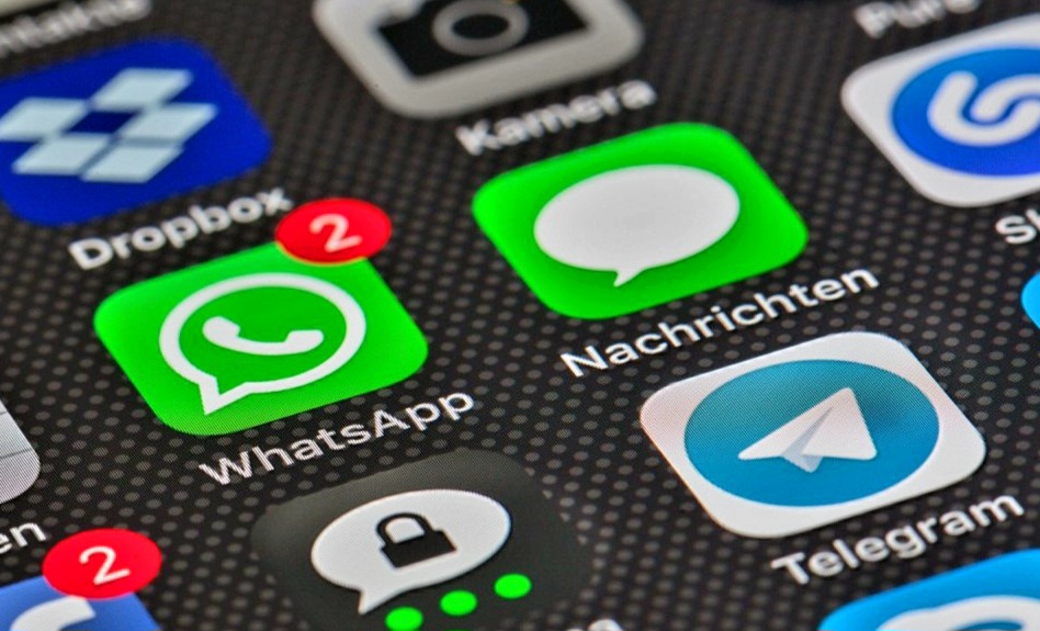 Мошенники стали обворовывать астраханцев через WhatsApp и Telegram