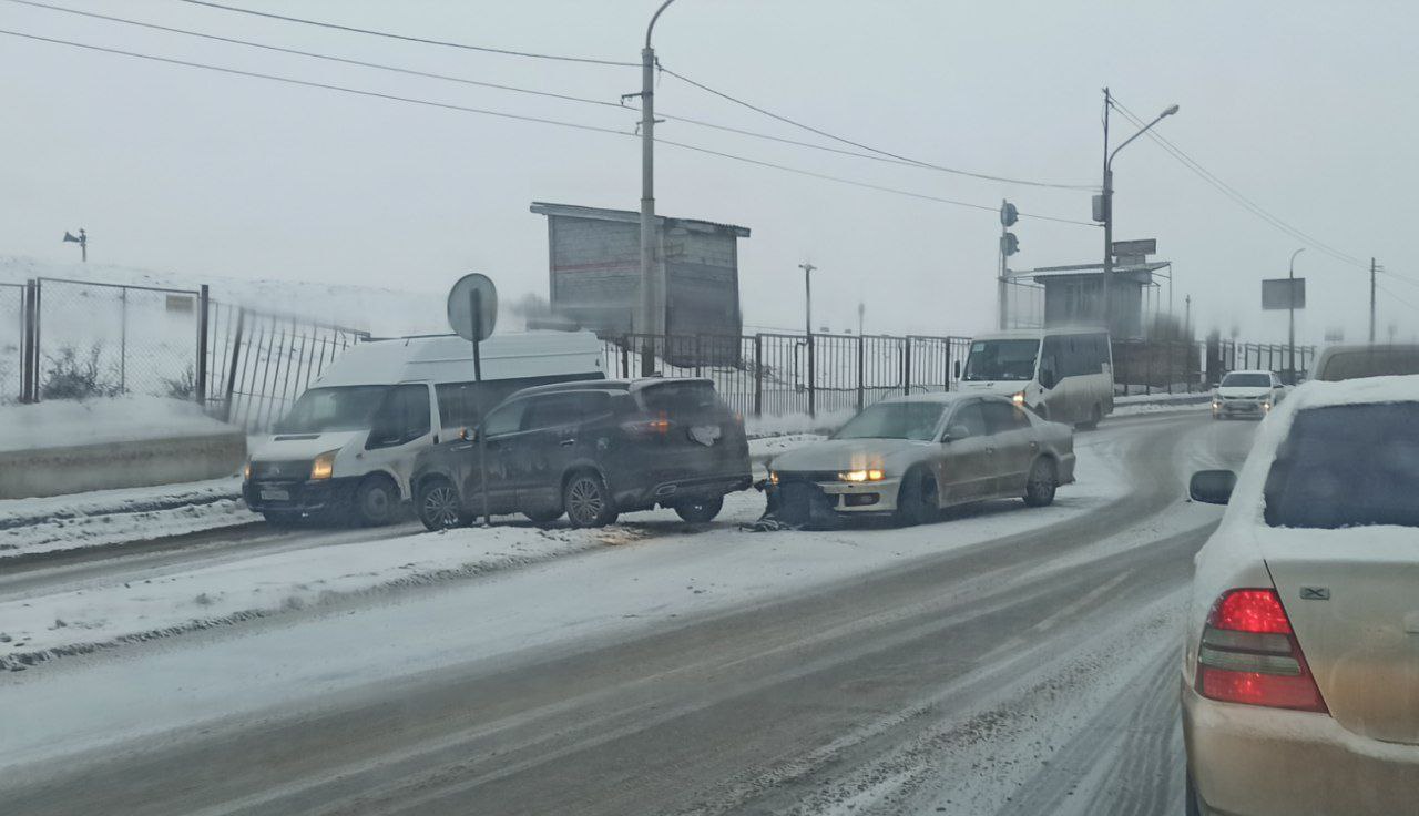 Снегопад в понедельник спровоцировал 63 аварии | 14.02.2023 | Астрахань -  БезФормата