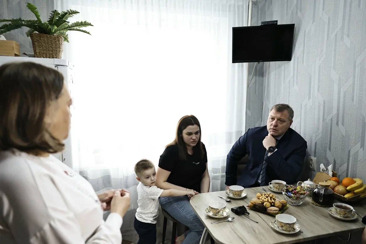 Астраханский губернатор посетил семью мобилизованного бойца