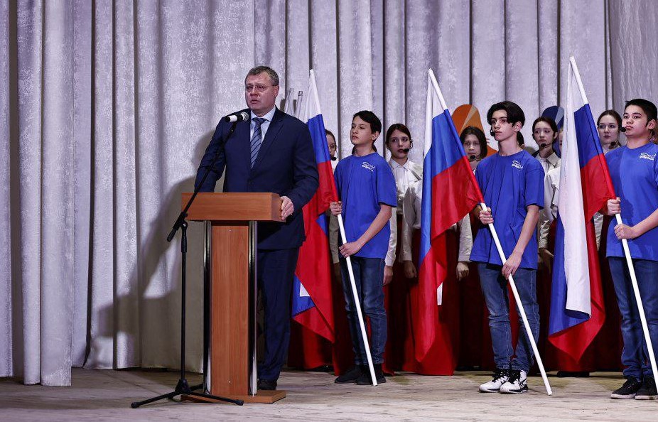 Астраханский губернатор открыл молодежный форум на севере региона