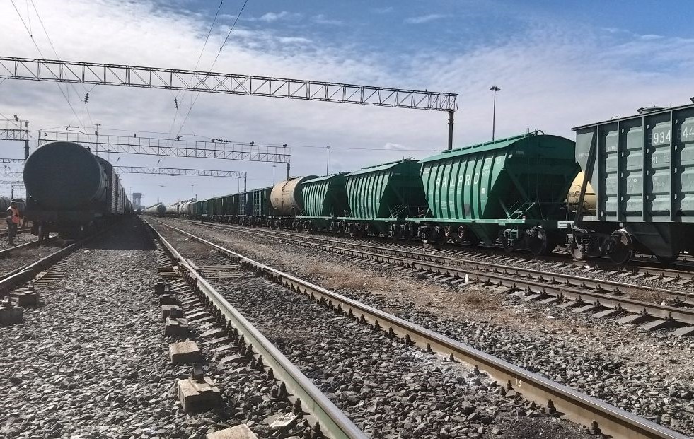 Погрузка на железной дороге в Астраханской области составила около 2,4 млн тонн в январе-апреле