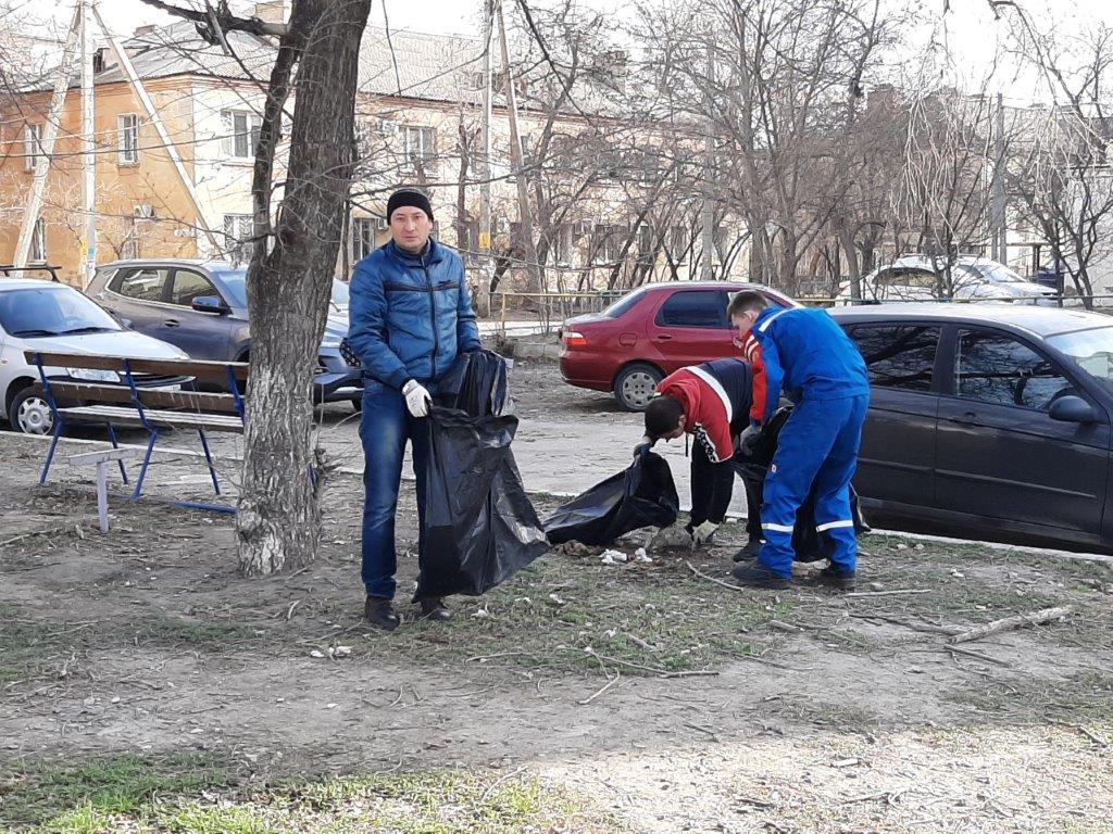 Сотрудники ПривЖД и ветераны-железнодорожники приняли участие в акции «Дни чистоты» в Астрахани