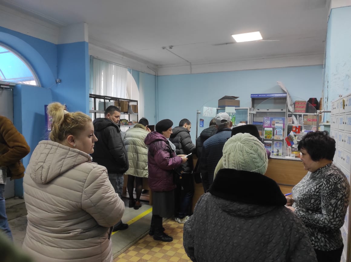 Астраханские почтовые отделения не справляются с резко возросшей нагрузкой