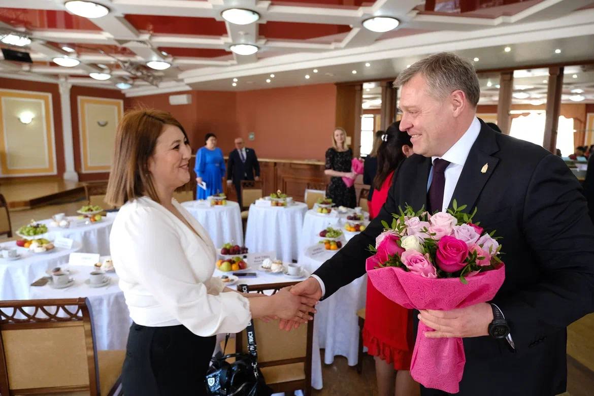 Астраханский губернатор встретился с женами военнослужащих