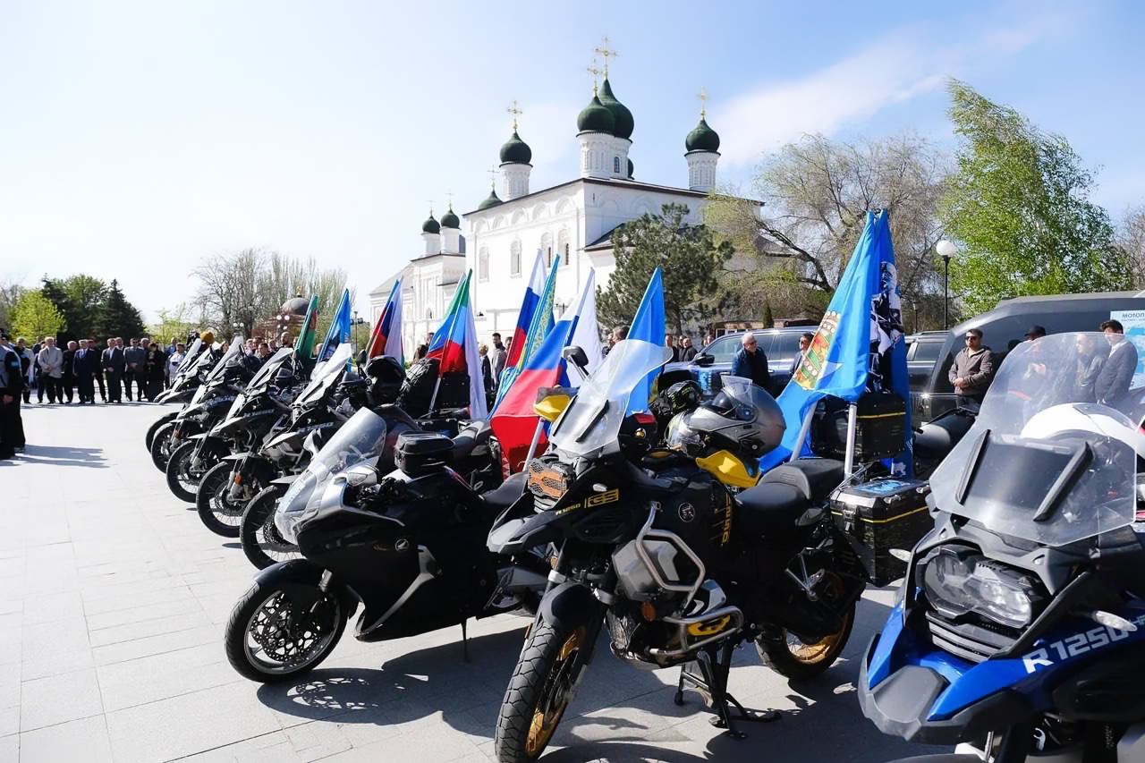 Мотоциклы в астраханском кремле