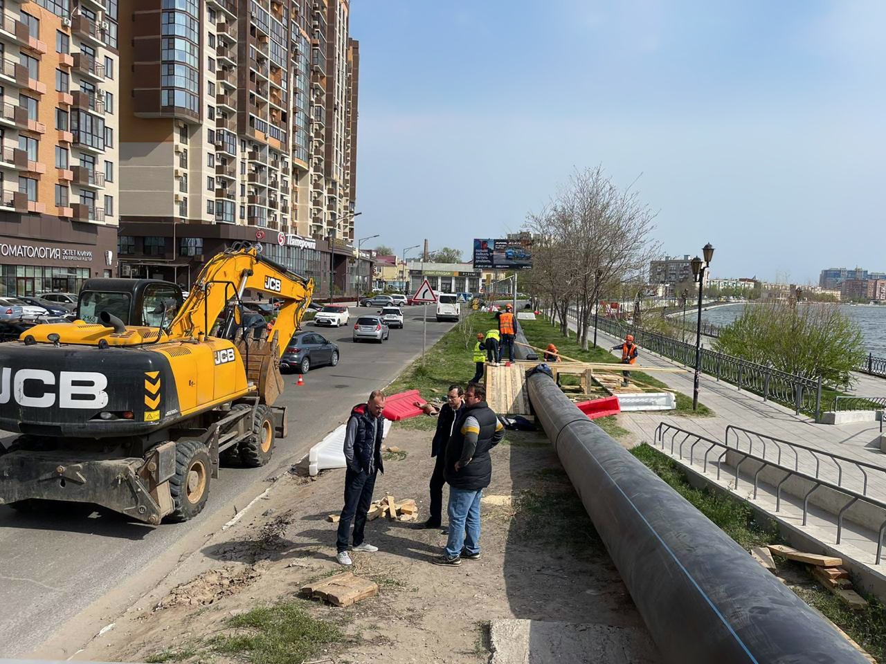 В Астрахани ремонтируют участки с аварийной канализацией