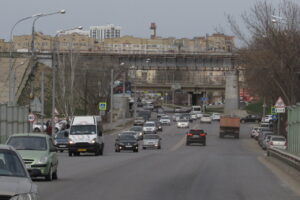 Астраханца оштрафовали за запрещенные наклейки на машине