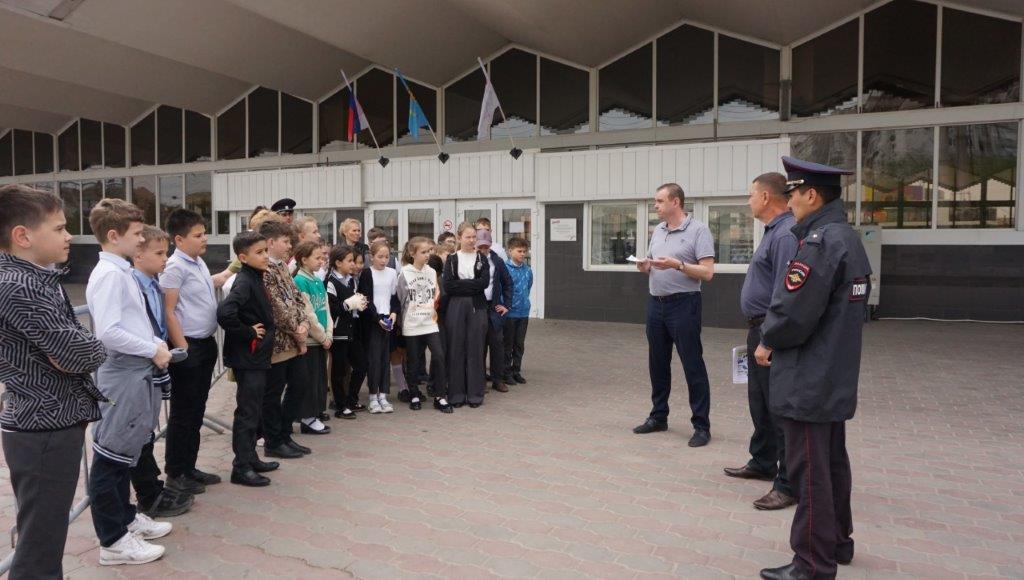 Астраханским школьникам напомнили о правилах безопасности на железной дороге