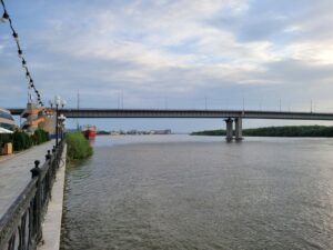 Астраханка упала с Нового моста и выжила